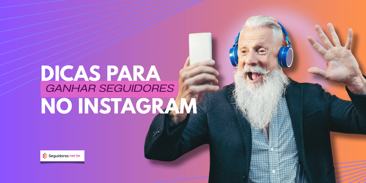 Homem usando o celular para visualizar dicas para ganhar seguidores no Instagram.