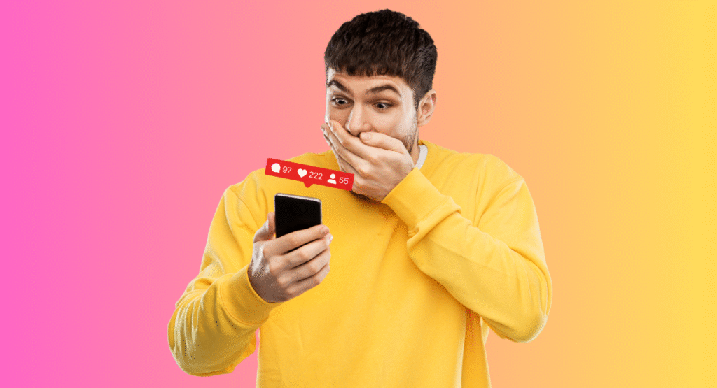 homem feliz ao descobrir como crescer no instagram